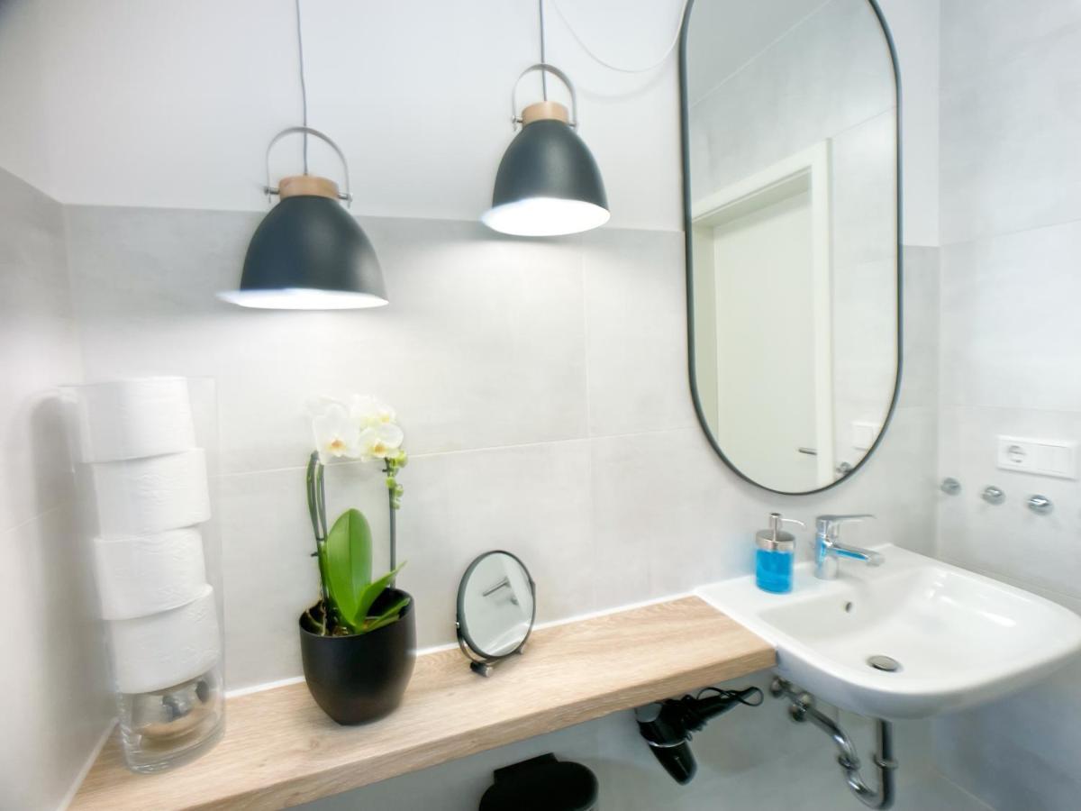 Apartment M-style 01 Mit Terrasse Und Gasgrill, 24h Self-check-in, Free Parking, Netflix Nürnberg