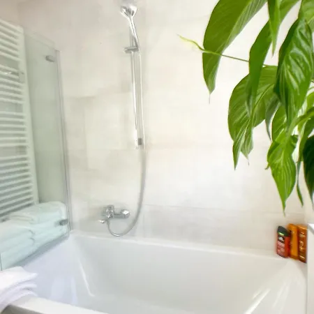 M-Style 01 Apartment Mit Terrasse Und Gasgrill, 24H Self-Check-In, Free Parking, Netflix Nuremberg Exterior photo